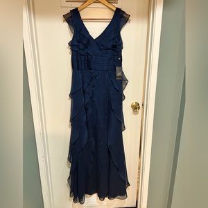 NWT Adrianna Papell Chiffon and Jersey Maxi Dress 4P